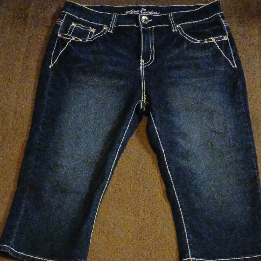 Elegant Dark Blue Cropped Jeans
